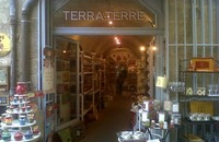 Poterie artisanale � Uz�s chez TERRA-TERRE, art de la table � Uz�s